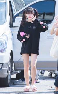 Momo Hirai feet photo thumbnail
