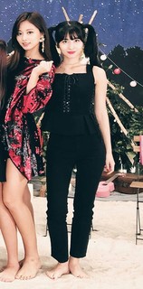 Momo Hirai feet photo thumbnail