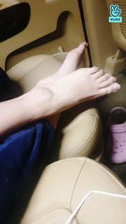 Momo Hirai feet photo thumbnail