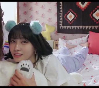 Momo Hirai feet photo thumbnail