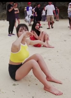 Momo Hirai feet photo thumbnail