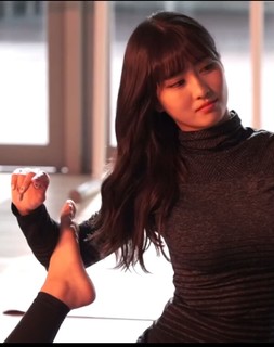 Momo Hirai feet photo thumbnail