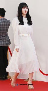 Momo Hirai feet photo thumbnail