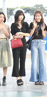 Momo Hirai feet photo thumbnail