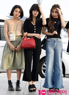 Momo Hirai feet photo thumbnail
