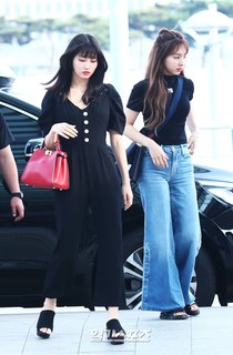 Momo Hirai feet photo thumbnail