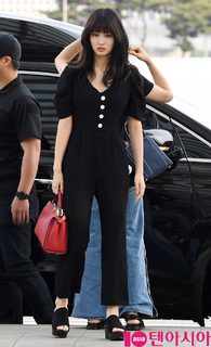 Momo Hirai feet photo thumbnail