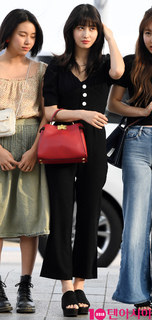 Momo Hirai feet photo thumbnail