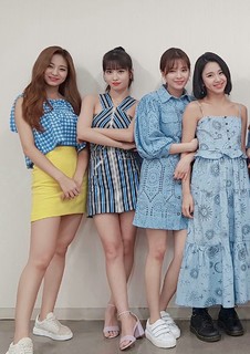 Momo Hirai feet photo thumbnail