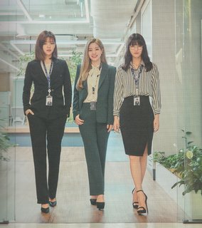 Momo Hirai feet photo thumbnail