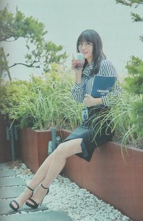 Momo Hirai feet photo thumbnail