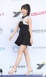 Momo Hirai feet photo thumbnail