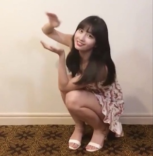 Momo Hirai feet photo thumbnail
