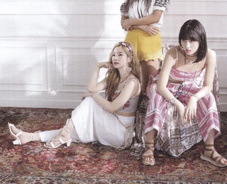Momo Hirai feet photo thumbnail