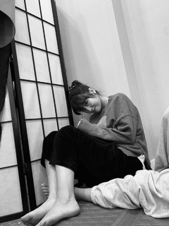 Momo Hirai feet photo thumbnail
