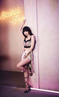Momo Hirai feet photo thumbnail