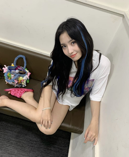 Momo Hirai feet photo thumbnail