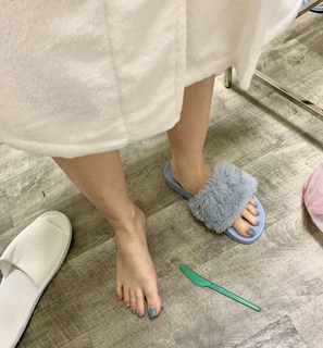 Momo Hirai feet photo thumbnail