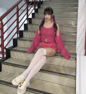 Momo Hirai feet photo thumbnail