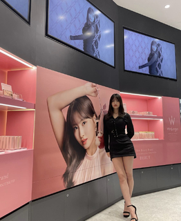 Momo Hirai feet photo thumbnail