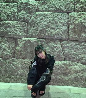 Momo Hirai feet photo thumbnail