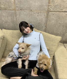 Momo Hirai feet photo thumbnail