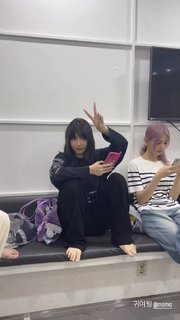 Momo Hirai feet photo thumbnail