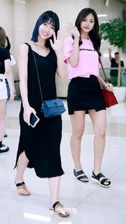 Momo Hirai feet photo thumbnail