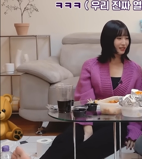 Momo Hirai feet photo thumbnail