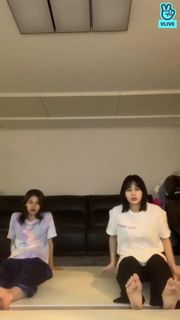 Momo Hirai feet photo 12