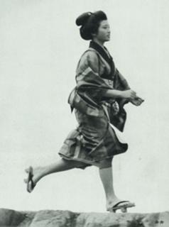 Momoe Yamaguchi feet photo 5