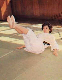 Momoe Yamaguchi feet photo 11