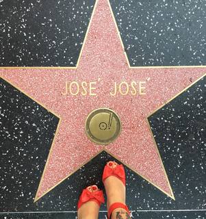 Mon Laferte feet photo thumbnail