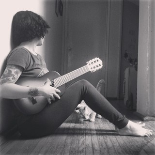 Mon Laferte feet photo thumbnail