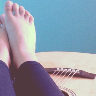 Mon Laferte feet photo thumbnail