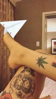 Mon Laferte feet photo thumbnail