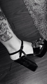 Mon Laferte feet photo thumbnail