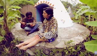 Mon Laferte feet photo thumbnail