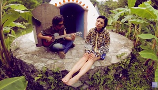 Mon Laferte feet photo thumbnail