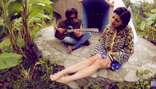 Mon Laferte feet photo thumbnail