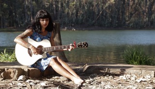 Mon Laferte feet photo thumbnail