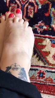 Mon Laferte feet photo thumbnail