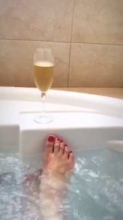 Mon Laferte feet photo thumbnail