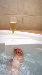 Mon Laferte feet photo thumbnail