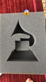 Mon Laferte feet photo thumbnail