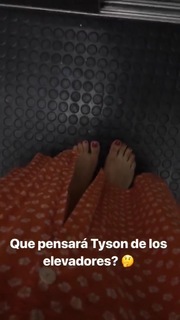 Mon Laferte feet photo thumbnail