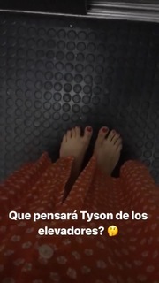 Mon Laferte feet photo thumbnail