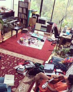 Mon Laferte feet photo thumbnail