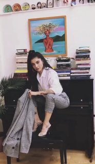 Mon Laferte feet photo thumbnail