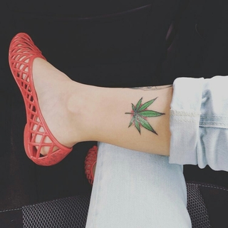 Mon Laferte feet photo thumbnail